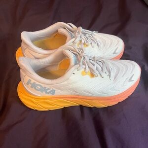Hokas